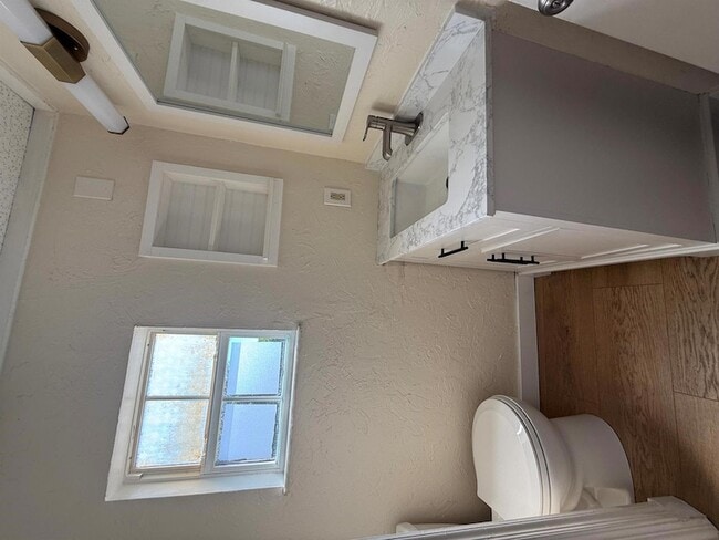 Building Photo - 359 Greenbriar Dr