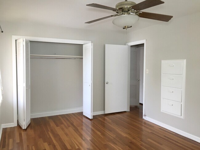 Building Photo - 2 Bedroom 1 Bath Apartment in Radcliffeborough - Downtown Charleston