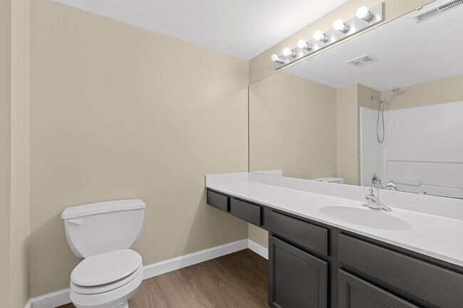 Building Photo - Spacious 2-Bed, 2-Bath Condo