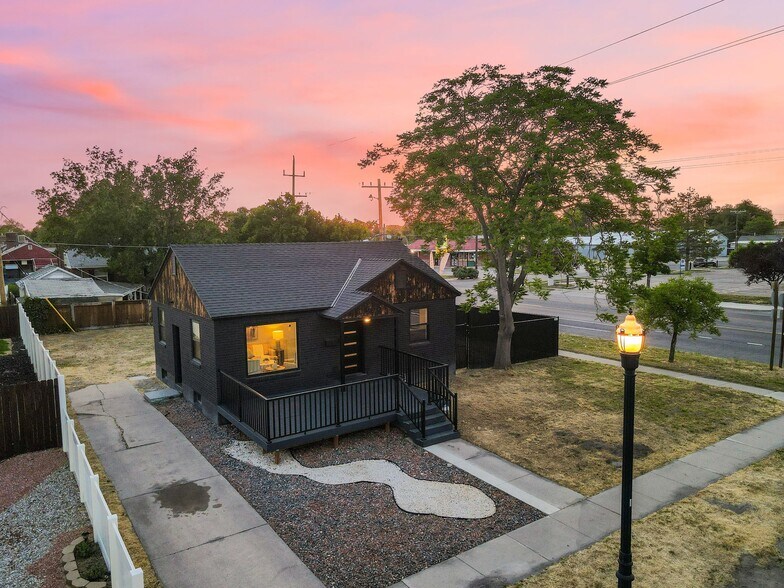 Building Photo - 983 N Poinsettia Dr