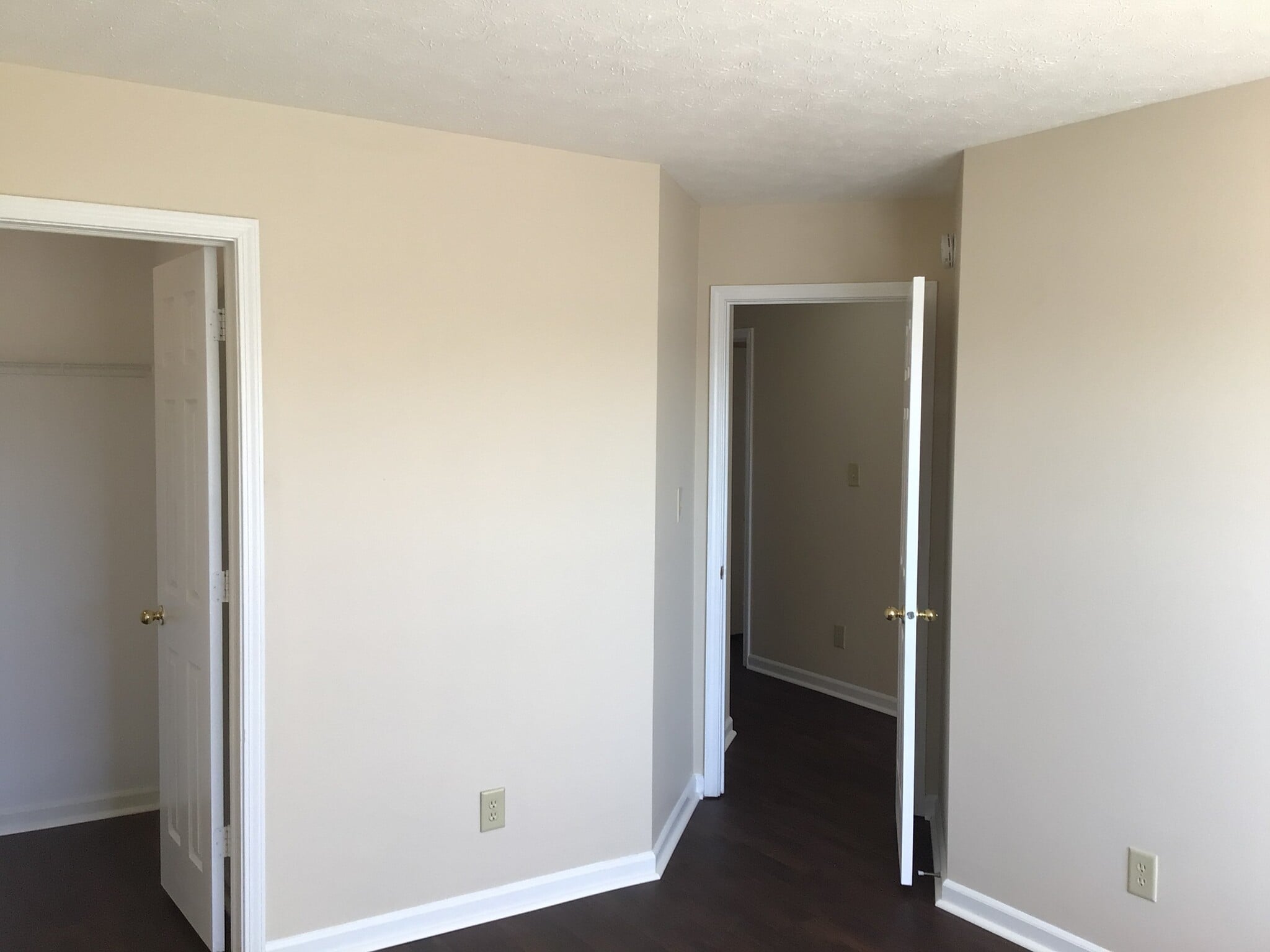 Building Photo - 2440 Tiptop Dr