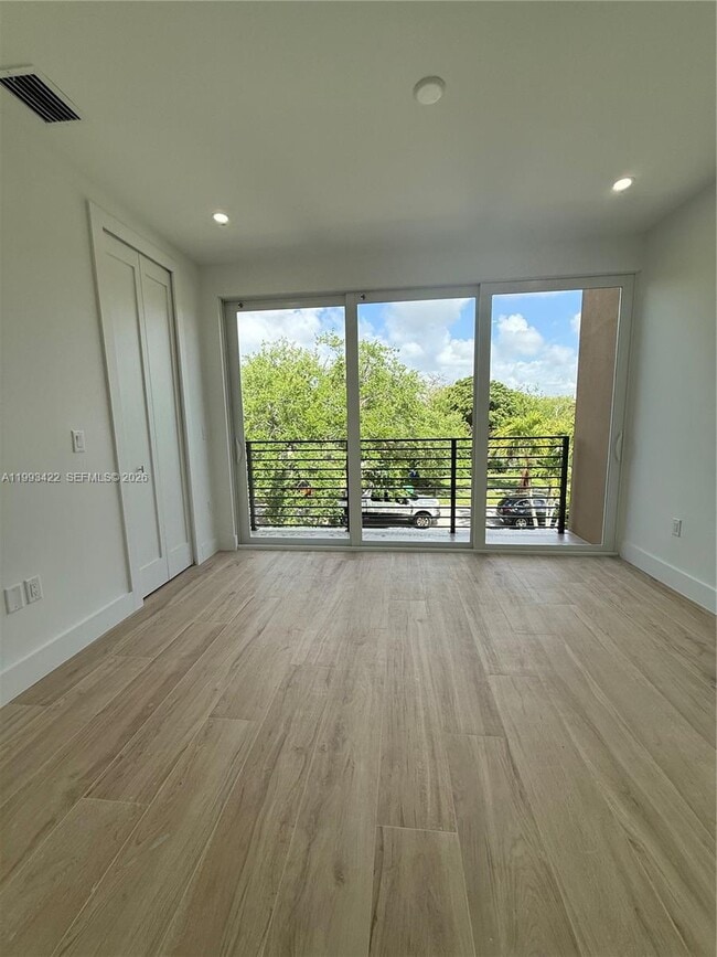 Building Photo - 1981 SW 33rd Ave