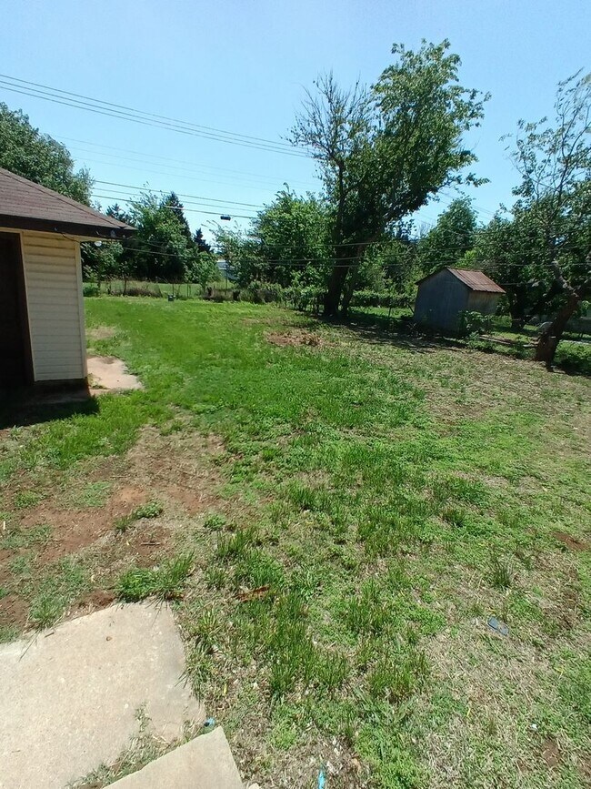 Building Photo - Midwest City Schools!