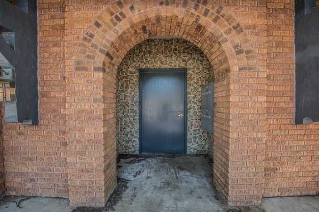 Building Photo - 1635 W Mulberry Ave