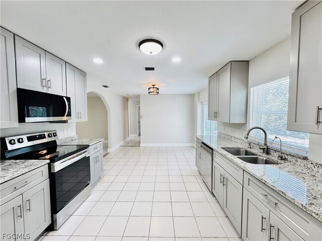 Building Photo - 5015 Lee Blvd