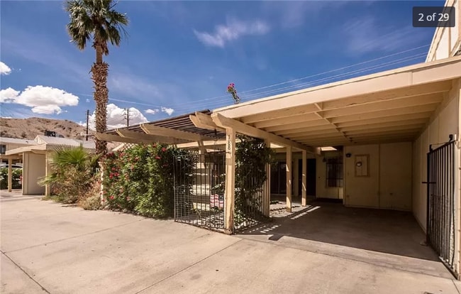 Building Photo - 4 bath 2 bed house in Laughlin NV