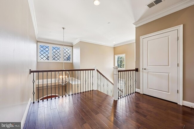 Building Photo - 448 Salk Cir