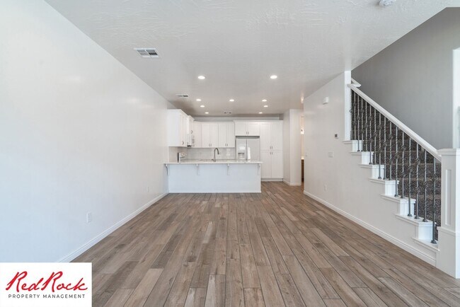 Building Photo - 3 Bedroom, 2.5 Bathroom Townhome in Ivins City