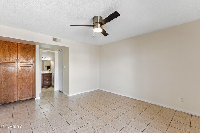 Building Photo - 540 N May