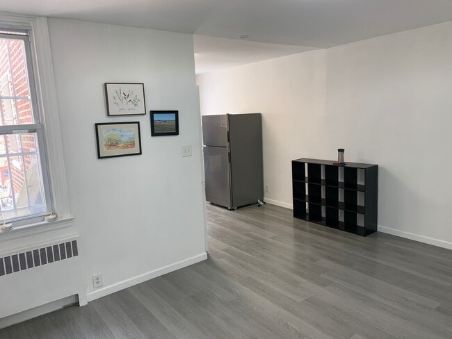 Building Photo - Renovated 3 bed 1 bath house for rent