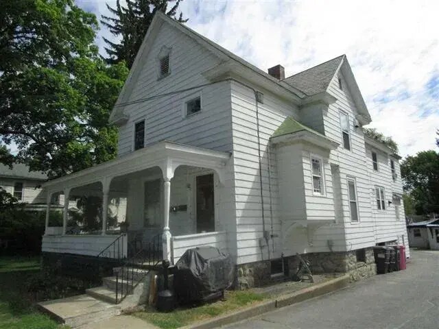 Building Photo - 88 Oak St