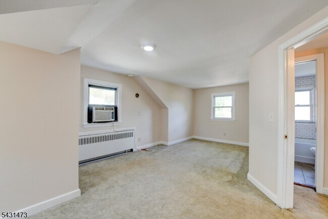 Building Photo - 72 Colonial Dr