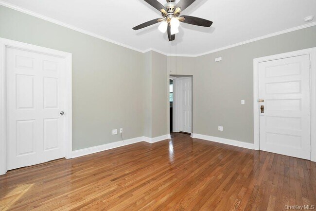 Building Photo - 747 Pelhamdale Ave