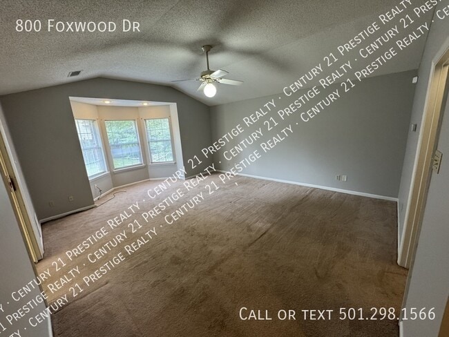 Building Photo - 800 Foxwood Dr