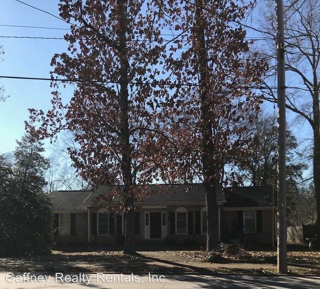 Building Photo - 3 br, 2 bath House - 612 College Dr
