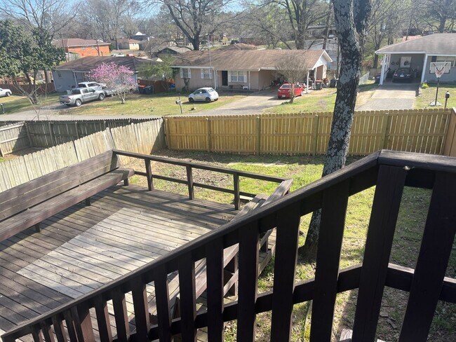 Building Photo - 317 W 16th Ct