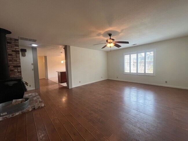 Building Photo - 4303 Horseman Ln