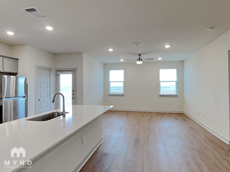 Building Photo - 10713 Fulton Ave