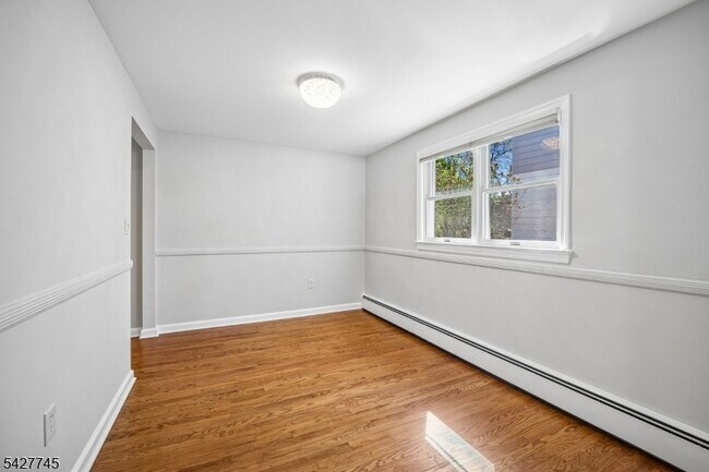 Building Photo - 32 Center St