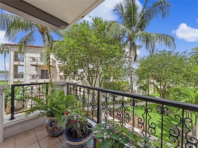 Building Photo - 2124 Fisher Island Dr