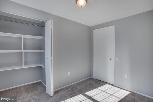 Building Photo - 700 Brandon Cir