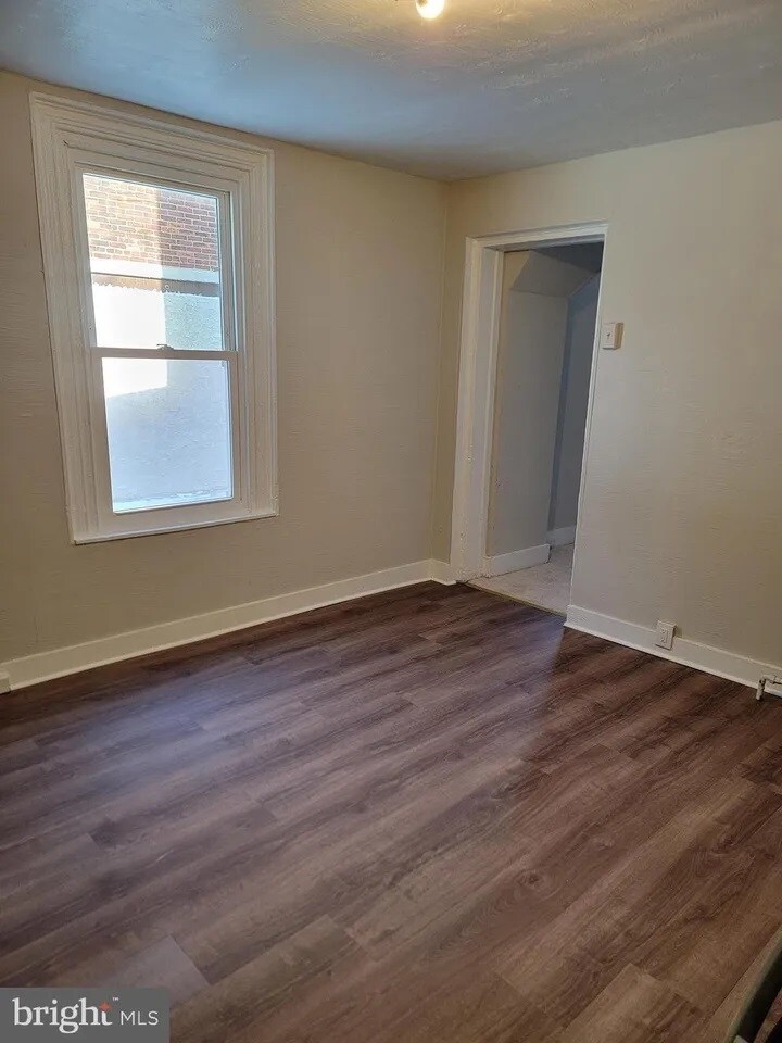 Building Photo - 613 Walnut St