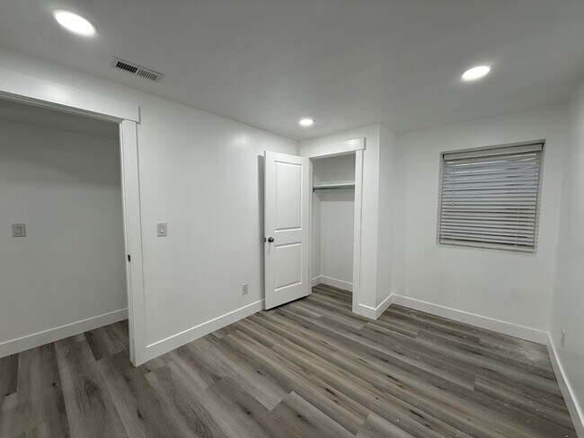 Building Photo - Remodeled duplex - back unit