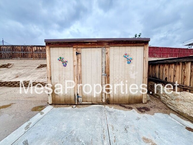 Building Photo - 12261 Luna Rd