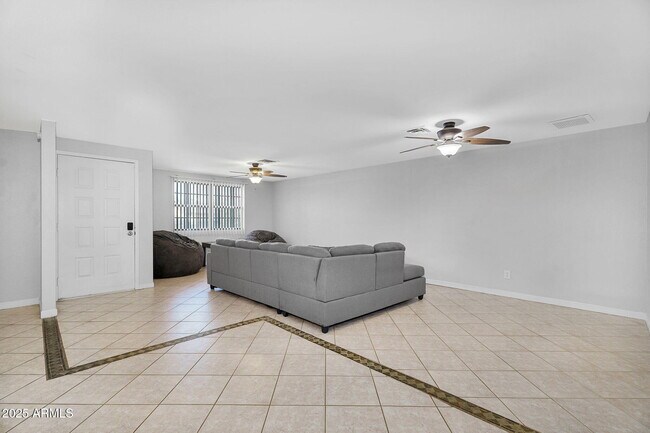 Building Photo - 1511 W Mesquite St