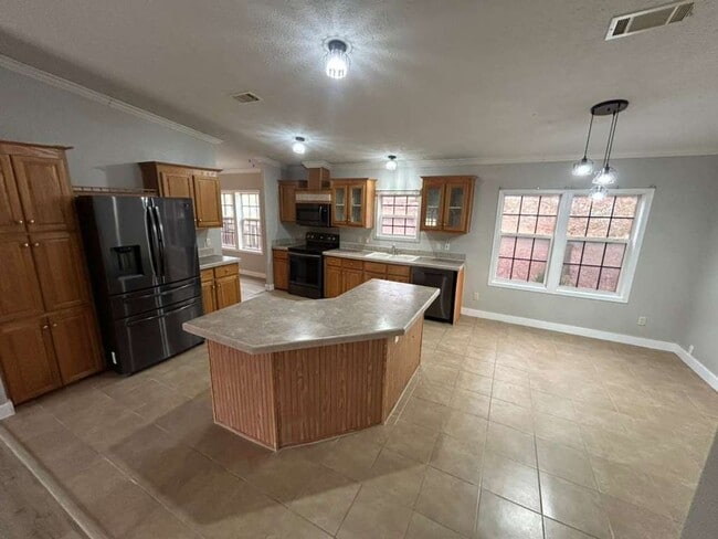 Building Photo - 2595 Bryant St