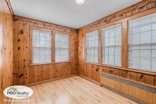 Building Photo - 3 Bedroom Home in St. Paul