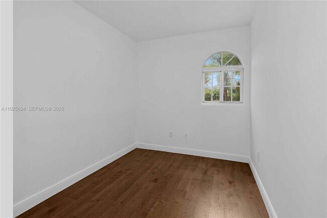 Building Photo - 832 Wallace St