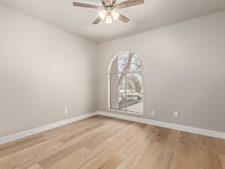 Building Photo - 10015 N 14th St