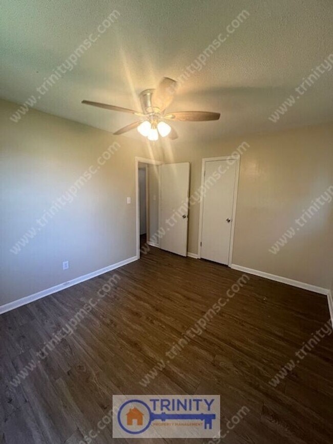 Building Photo - CUTE 3 BED BRICK HOUSE!