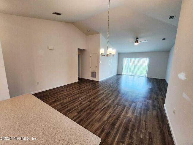 Building Photo - 27 Farmsworth Dr
