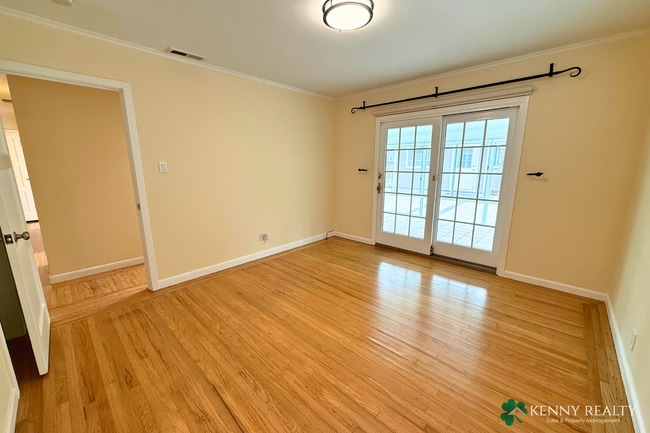 Building Photo - 136 Rosewood Way