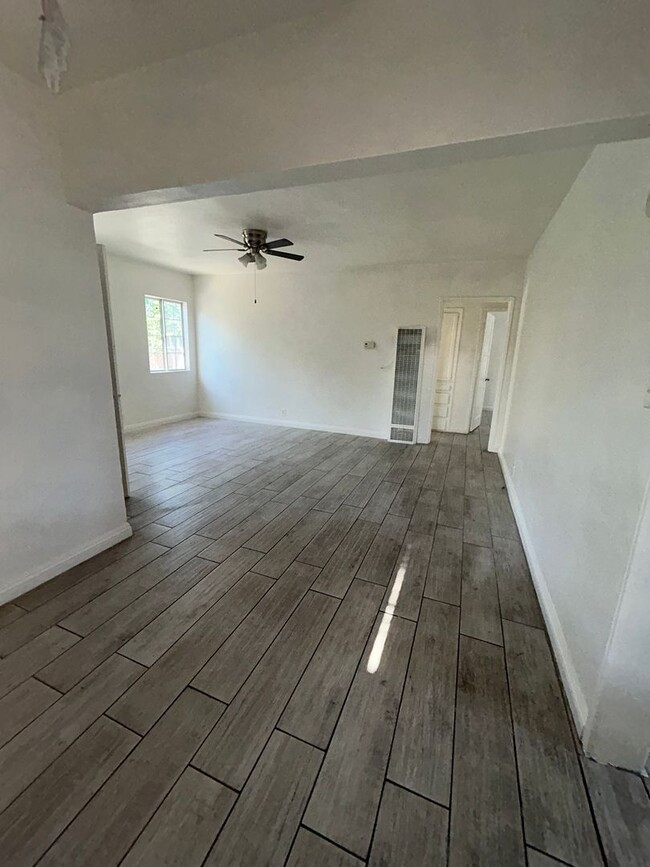 Building Photo - Charming 2-Bedroom Home for Rent in Lakewood