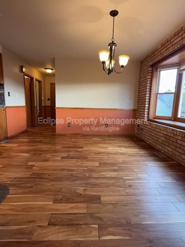 Building Photo - 2737 Sierra Vista Dr