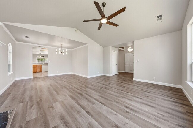 Building Photo - Executive Rental in Gold Hills