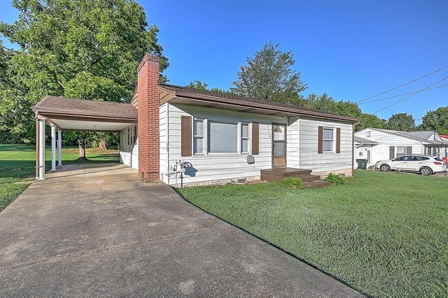 Building Photo - 3 Bedroom / 1 Bath Home
