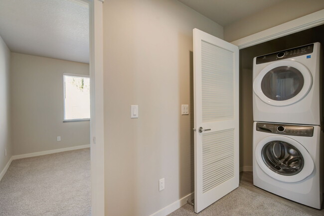 Building Photo - Cameo Townhomes
