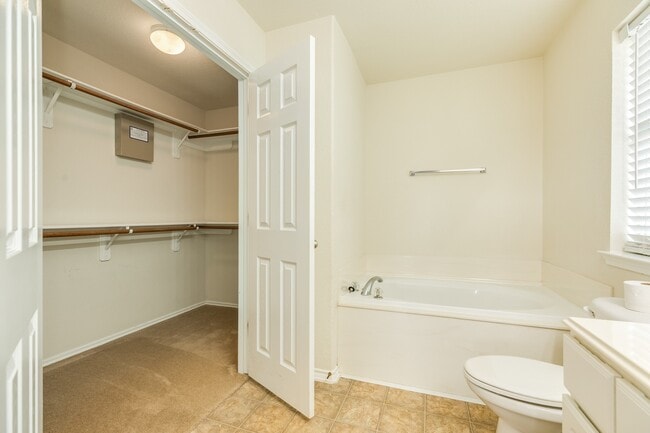 Building Photo - 999 Brady Ln