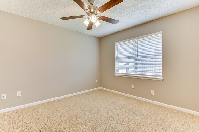 Building Photo - 208 Stonington Dr