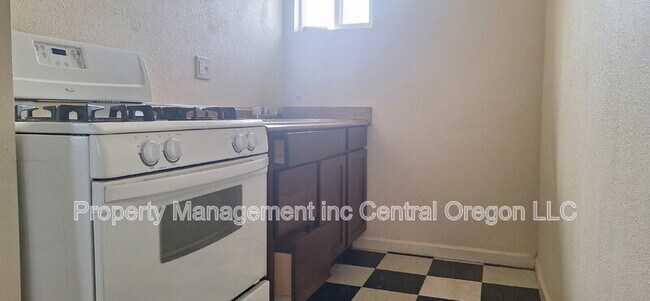 Building Photo - 1707 US-26