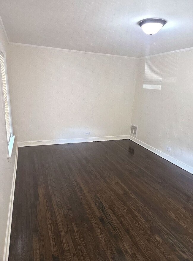 Building Photo - Charming 4BR Home with Spacious Layout, Modern Upgrades & Prime Location!