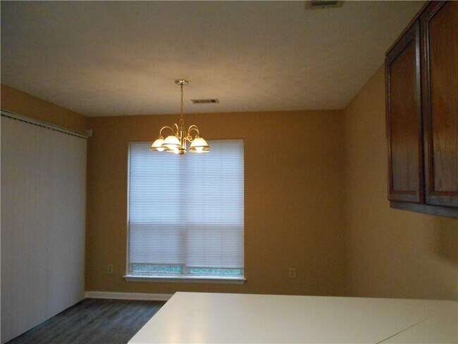 Building Photo - 818 Wuthering Way