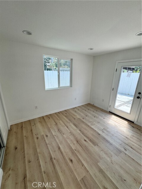 Building Photo - 922 E Lanzit Ave