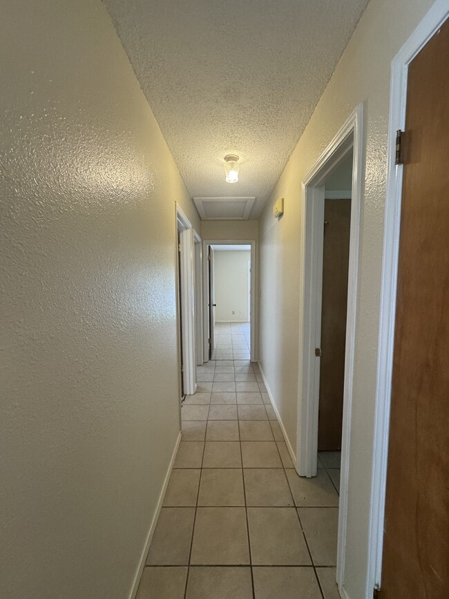 Building Photo - 405 Whitetail Dr