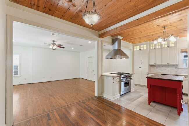 Building Photo - 6666 Fairfield St