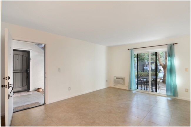 Building Photo - 2 Bedroom Dana Point Condo!